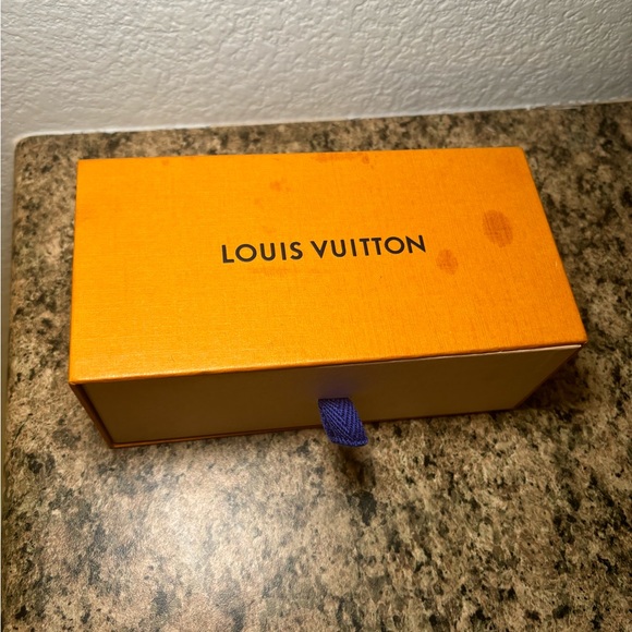 LV Jewel Square Sunglasses - Picture 7 of 7